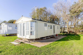 6 berth caravan for hire at Broadland Sands Holiday Park in Suffolk ref 20329BS